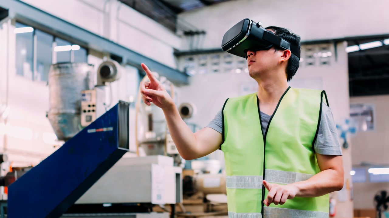 Embracing the Sun: How VR/AR is Revolutionizing Follow-the-Sun Maintenance