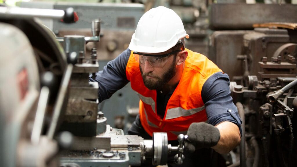 maintenance worker shutdown and turnaround